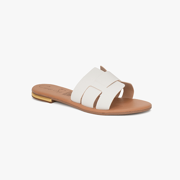 Sandalia Plana Blanca con Diseño Clásico y Detalle Dorado en el Tacón